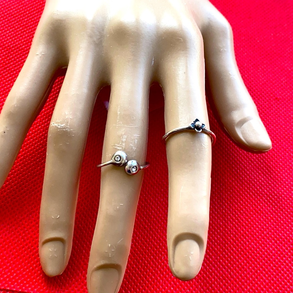2 tiny sterling silver rings lot